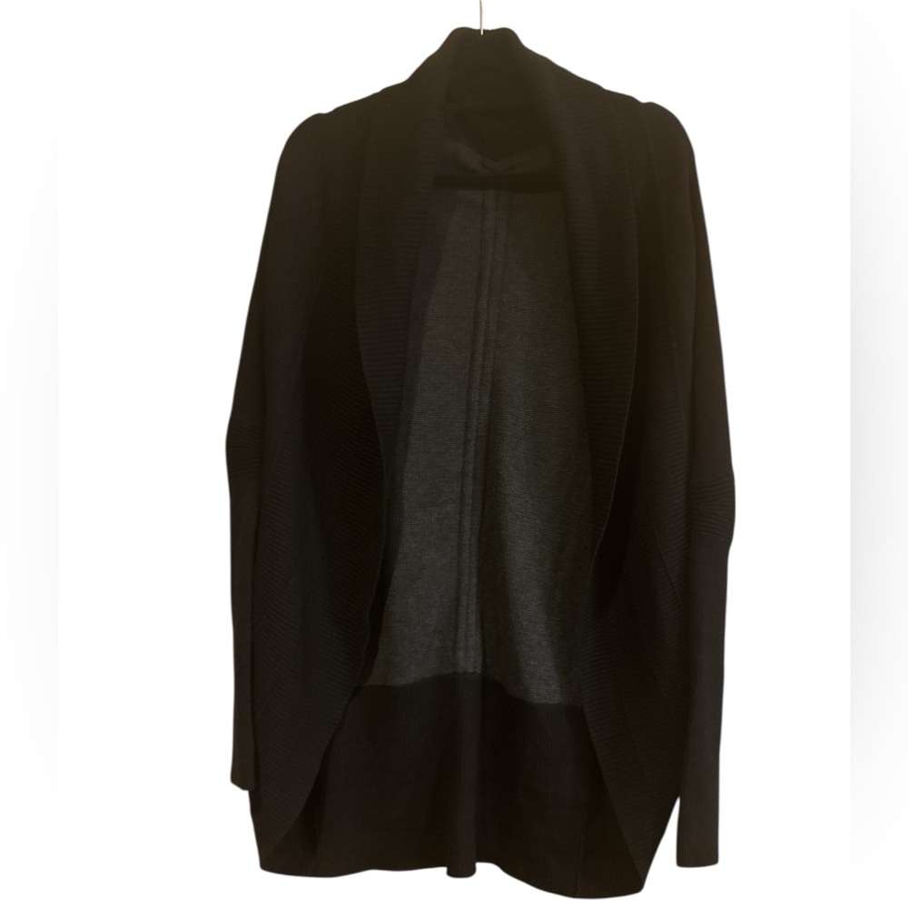 LULULEMON WOMENS BLACK CARDIGAN SWEATER
SIZE - M/L